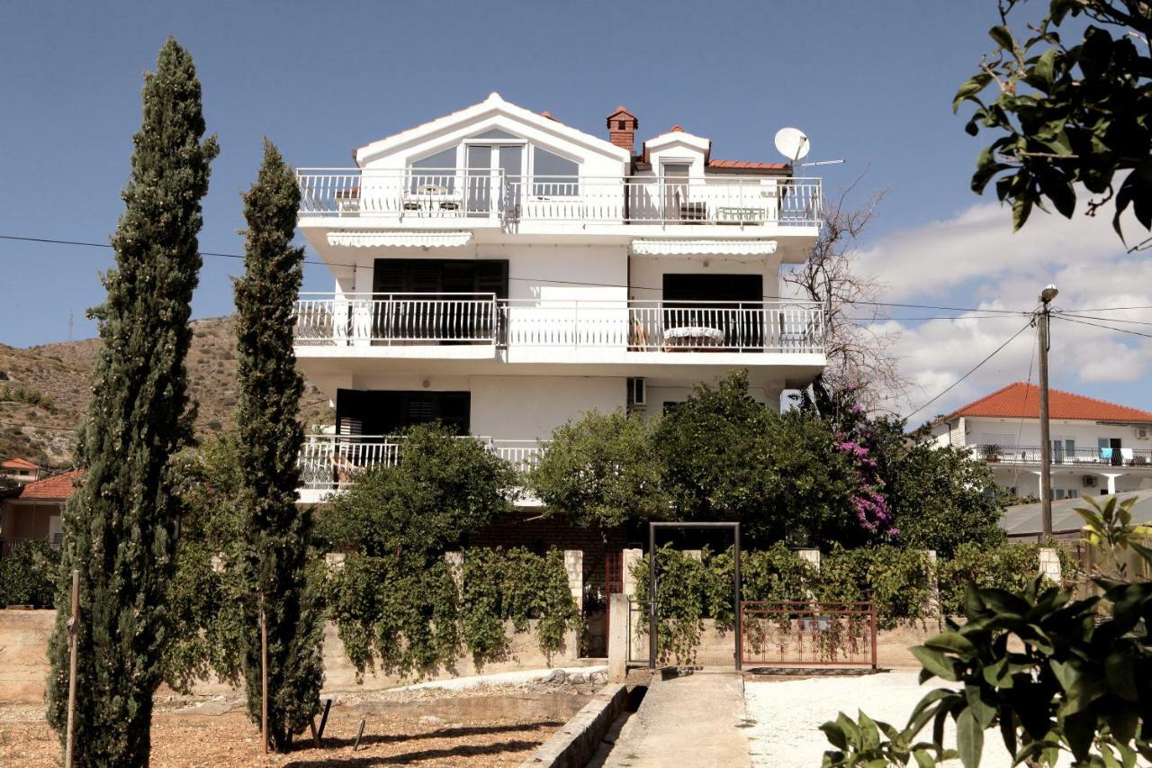 Vila Nataly Traù Esterno foto